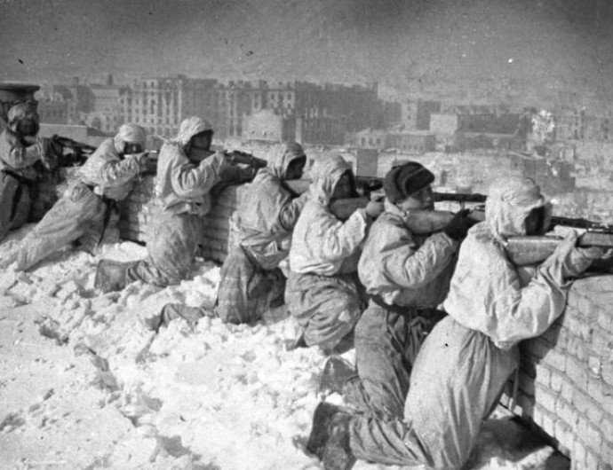 1943. február 2. | A német erők kapitulálnak Sztálingrádnál