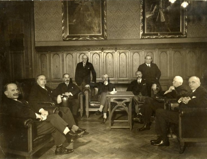 1919. május 5. | Károlyi Gyula megalakítja aradi ellenkormányát