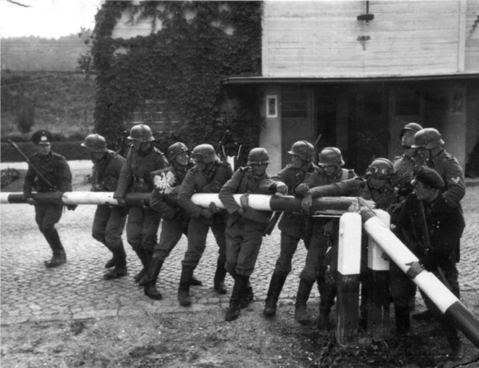 1935. március 16. | A náci Németországban újra bevezetik a sorozást