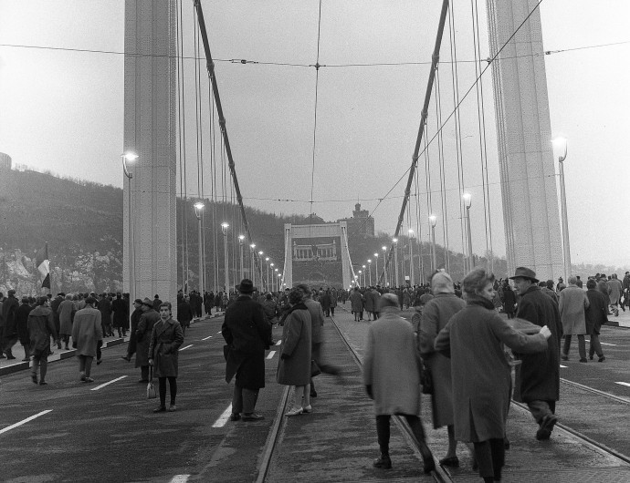 1964. november 21. | Az új Erzsébet híd megnyitása Budapesten