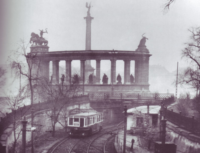 1896. május 2. |  A Millenniumi Földalatti Vasút megnyitása